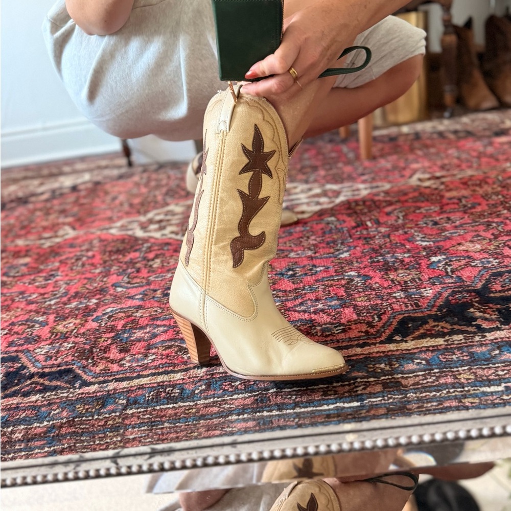Dingo vintage 1969 cream cowgirl boots